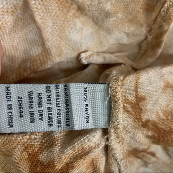 Y2K foreign exchange sand tan tie dye soft rayon halter crop top - Picture 9 of 14